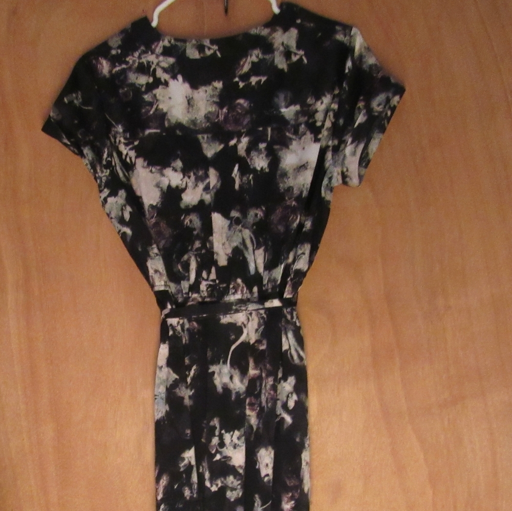 Cute black dress w/ pockets